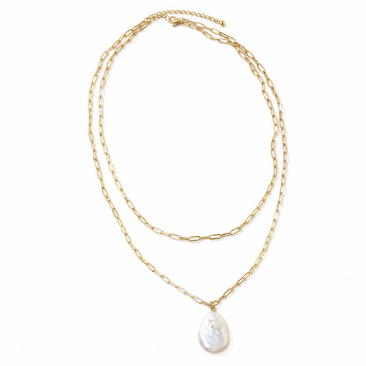 Tanya Necklace in 18K gold-plated stainless steel with pearl, worn