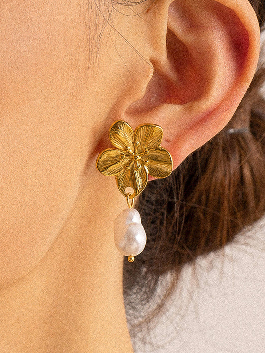 Sarah Earrings in 18K gold-plated stainless steel with pearl, alternate view