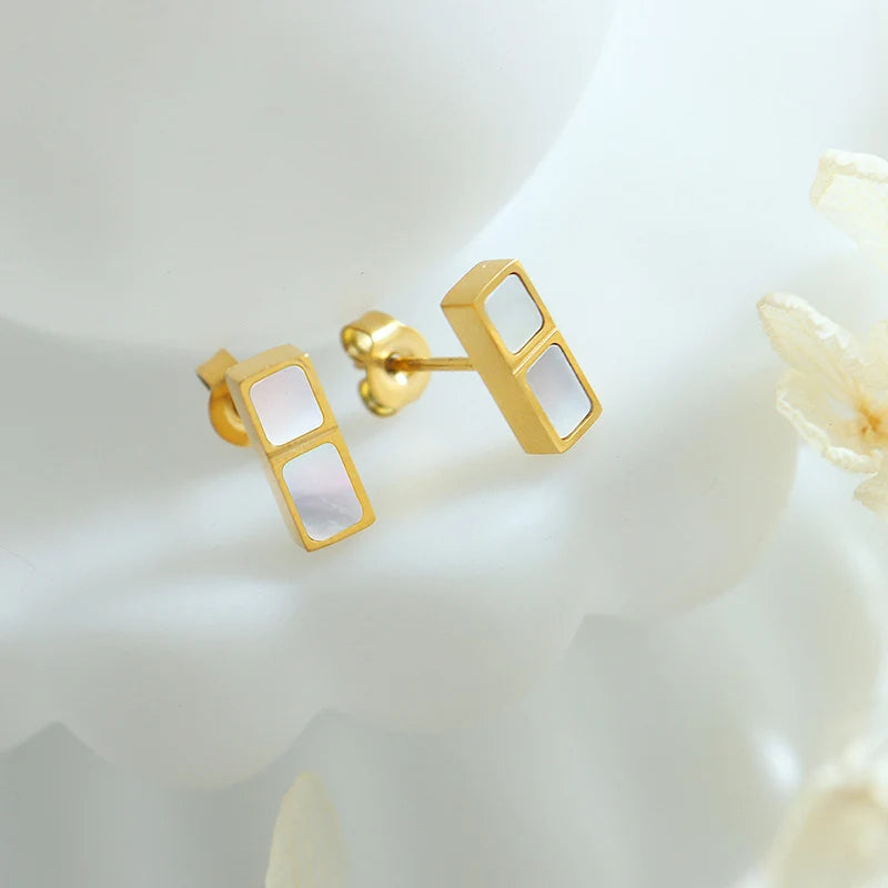 Sydney Earring in 18K gold-plated stainless steel with shell, flat lay